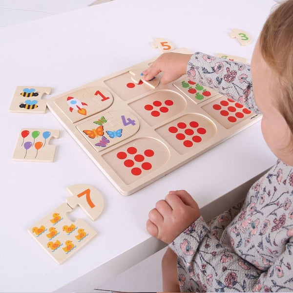 DOMINO SOLLEVA E GUARDA NUMERI E FIGURE