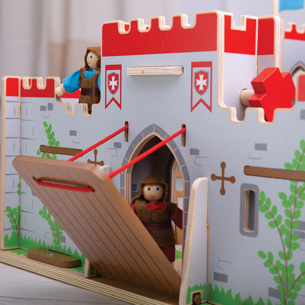 CASTELLO GIGANTE DI RE ARTÙ IN LEGNO